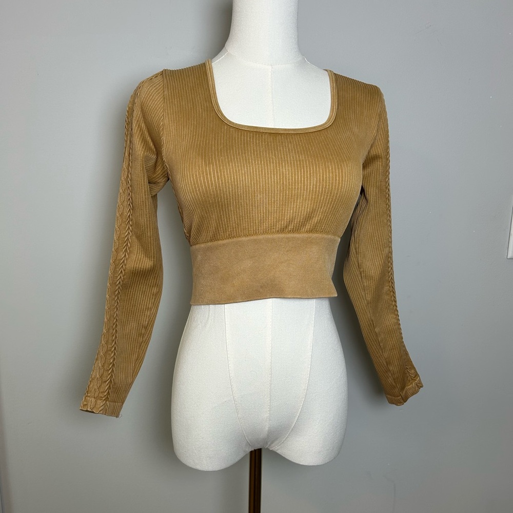 OFFLINE by Aerie ribbed cropped long sleeve top size M/M tan